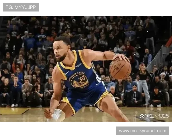库里一次无球跑动，金州勇士彻底拉开
